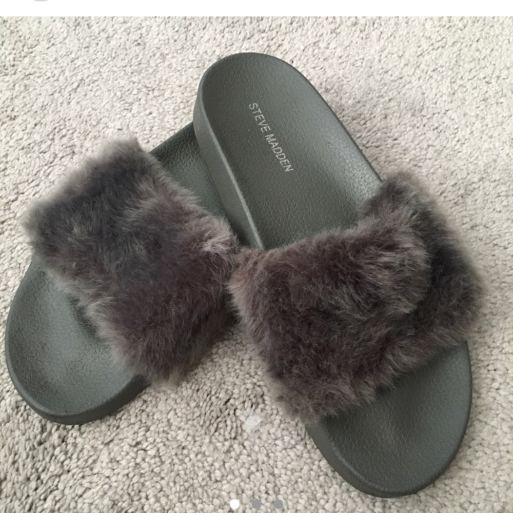 Steve Madden Furry Slides!